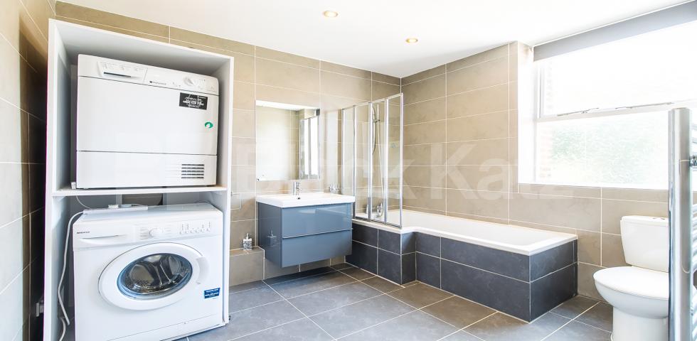 Superb spacious modern split level one bed by regents park  Parkway, Camden Town / Regents Park